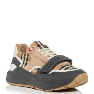 Men Burberry sneakers  vintage  Size 44 (10/10 1/2)